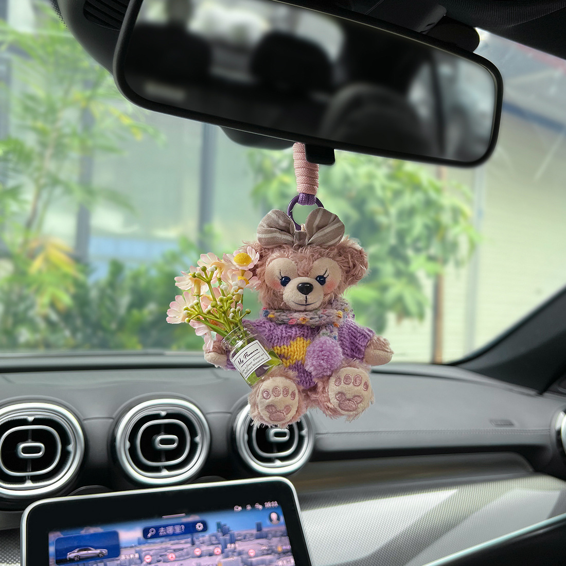 2025 nuevos colgantes de automóviles de peluche lindos muñecas de peluche decoración de automóviles colgantes de espejo retrovisor mujer