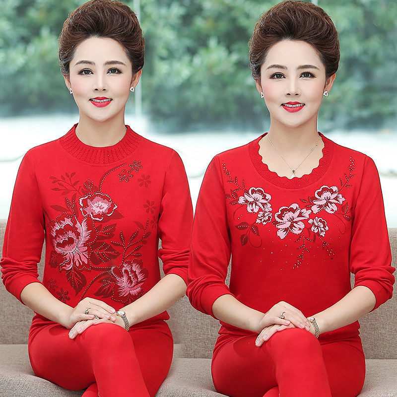 올해 엄마는 용띠 해에 태어난 여성을 위한 밝은 빨간색 열 속옷 정장, 노인을 위한 두꺼운 가을 옷과 가을 바지를 입습니다.