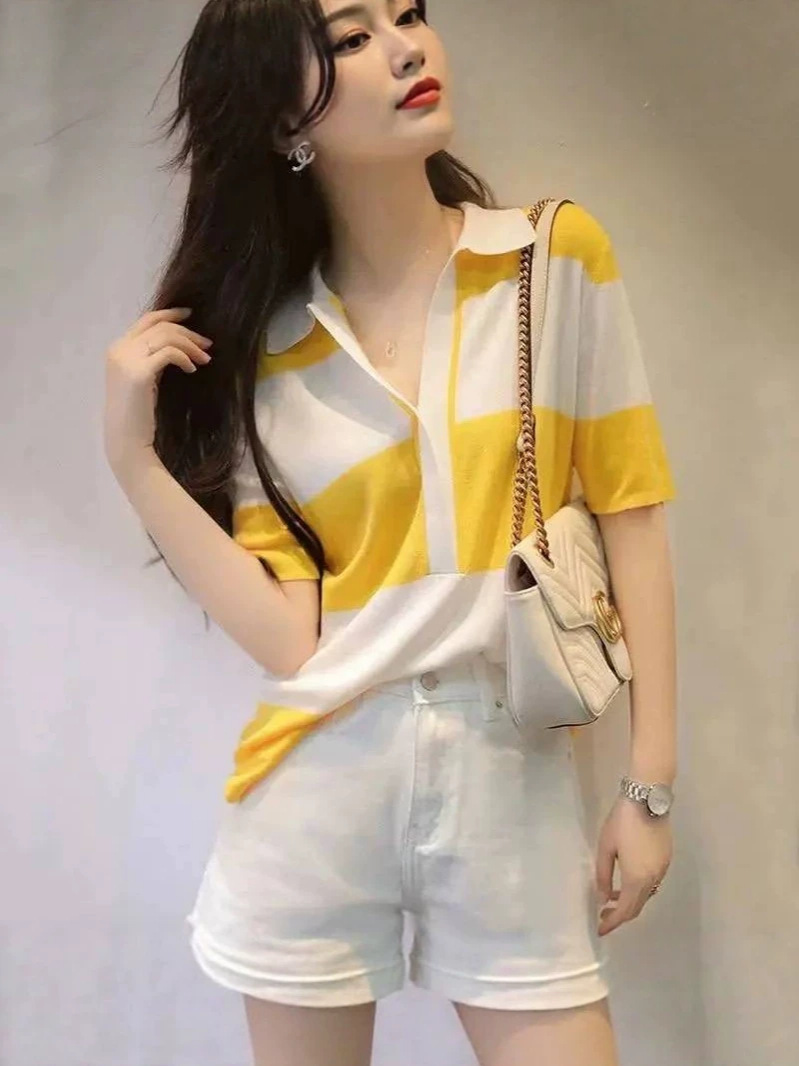 Áo thun nữ tay ngắn cổ ve dệt kim sọc ngang chất liệu băng lụa mát lạnh — đen