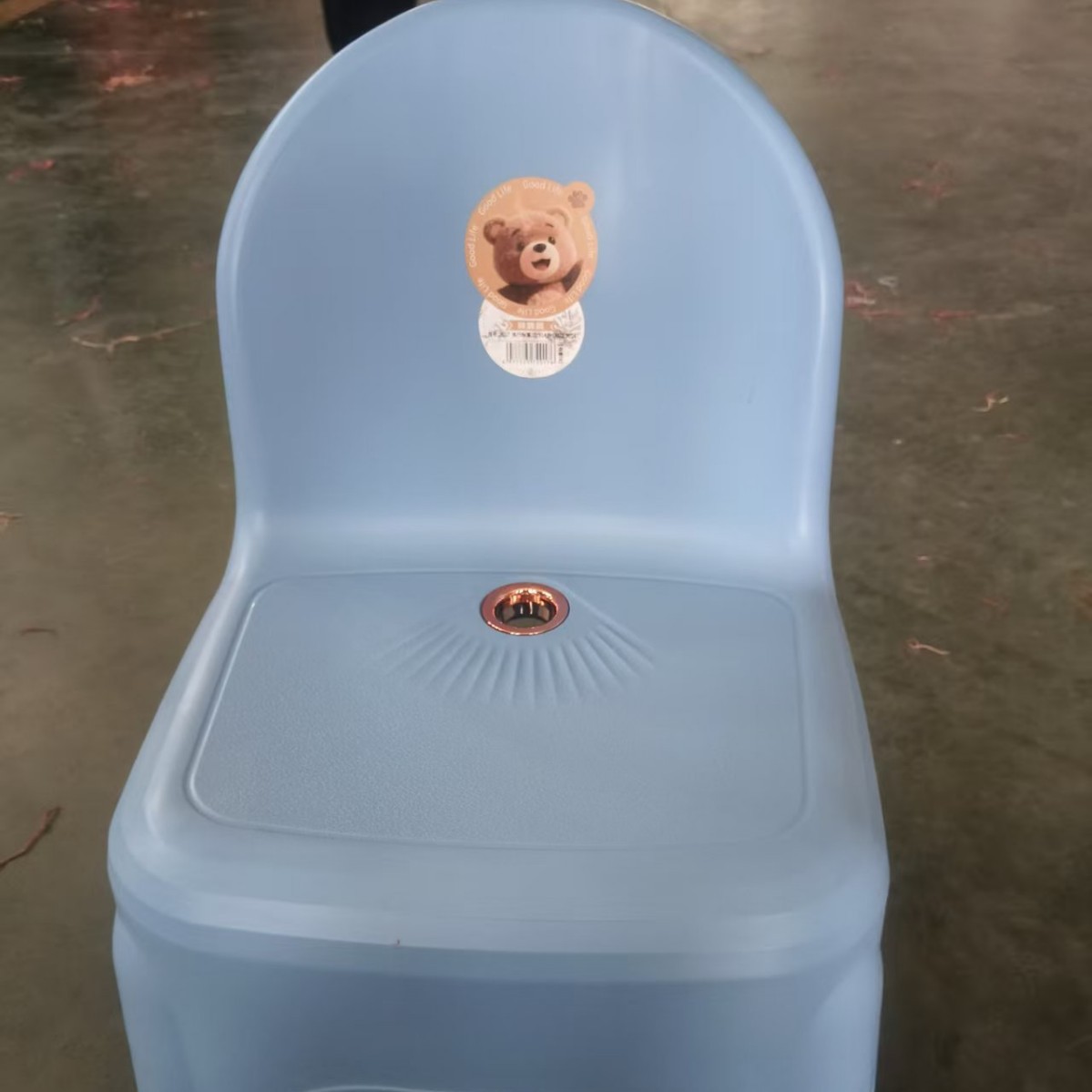 Fuente de fábrica de mercado nocturno al por mayor taburetes de plástico respaldo silla para adultos se puede sentar lindas sillas de plástico apilables