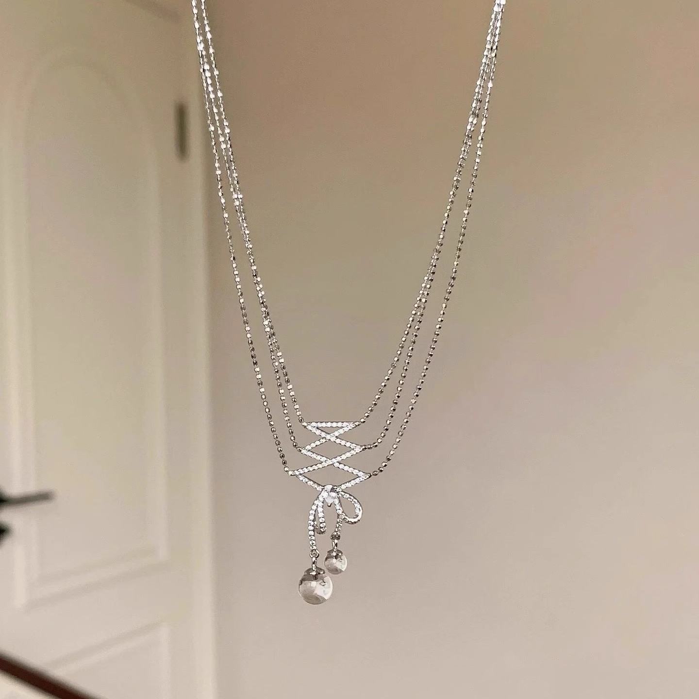 "Balet Ribbon" Silver Bowknot Transparent Beaded Necklace - Elegant, Simple, Versatile Collarbone Chain_voghion.com
