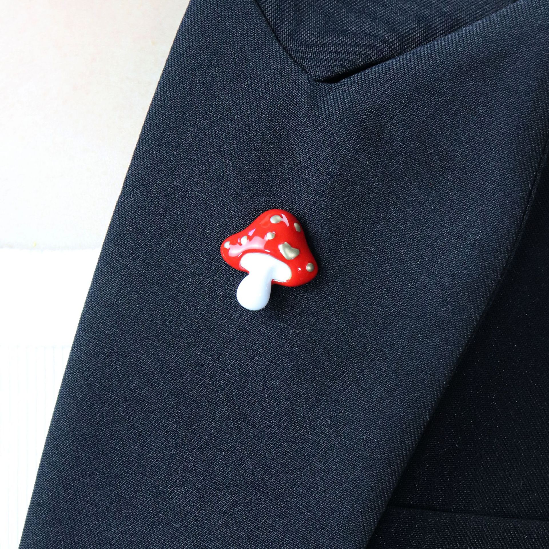 Middle Ancient vintage Enamel Cute Small Mushroom Corsage Women's Shawl Buckle Jewelry Collar Pin Brooch