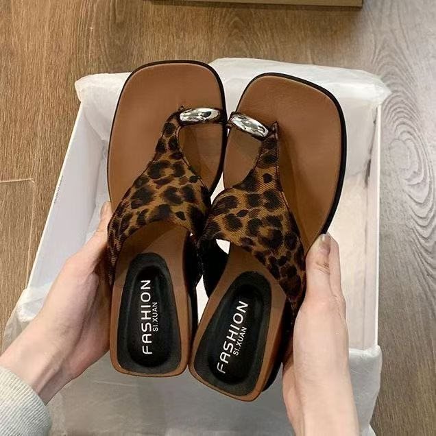 French-Style Exquisite Leopard Print Wedge-Toe Slip-On Sandals for Women, Summer 2026 New Model, High-End Beach Sandals French-Style Exquisite Leopard Print Wedge-Toe Slip-On Sandals for Women, Summer 2026 New Model, High-End Beach Sandals