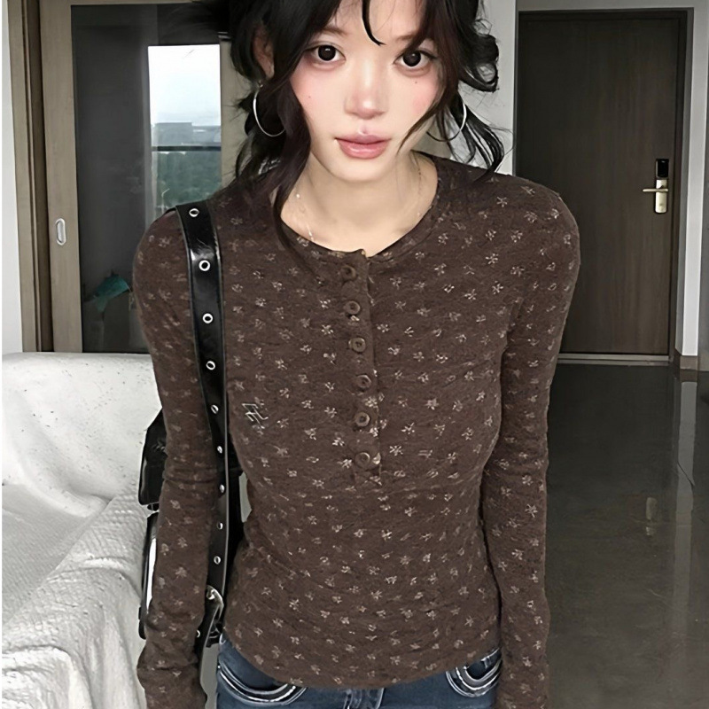 가을/겨울 신상 플라워 단추 긴팔 티셔츠 여자 2026 패션 보온 슬림핏 날씬해