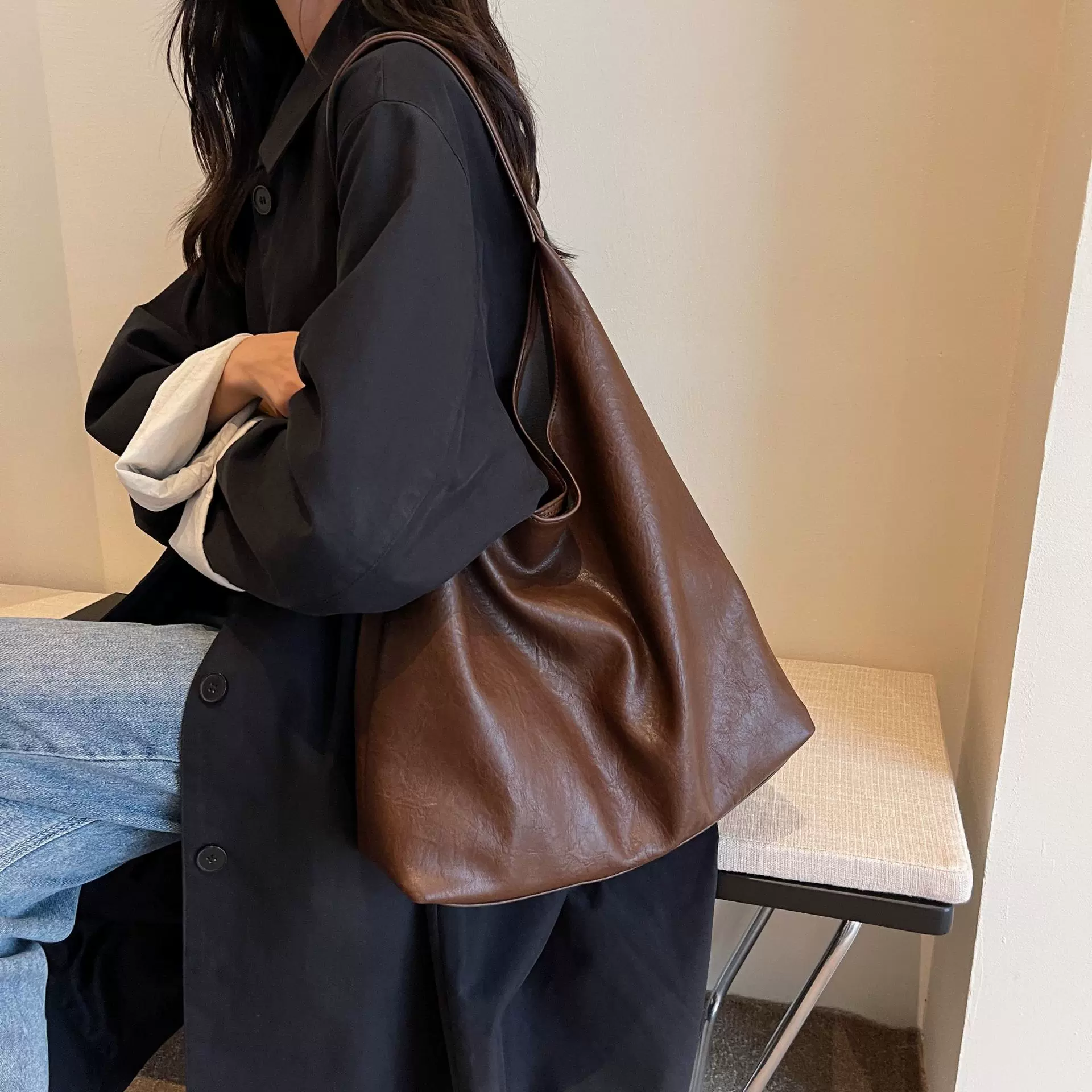 秋冬复古大容量包包女2024新款上班通勤托特包质感百搭单肩水桶包