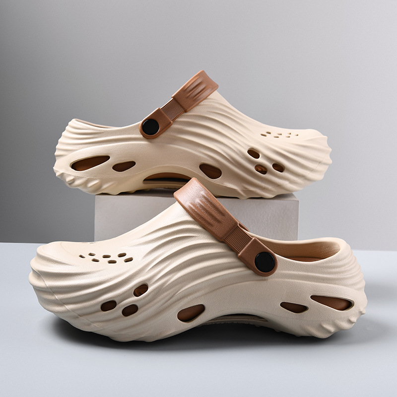 2025 verano nuevo estilo de los hombres para llevar zapatos con agujeros de doble uso, sandalias y zapatillas de playa de suela gruesa para parejas de verano