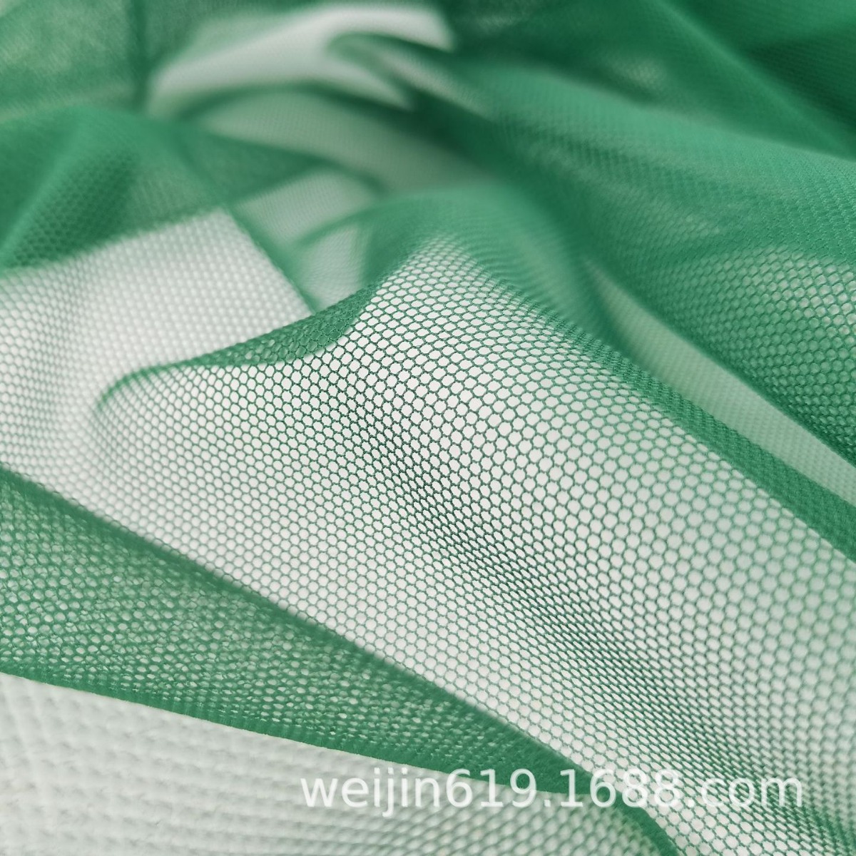 厂家直销批发30D锦纶有光绣花网眼布料婚纱礼服女裙服装针织面料