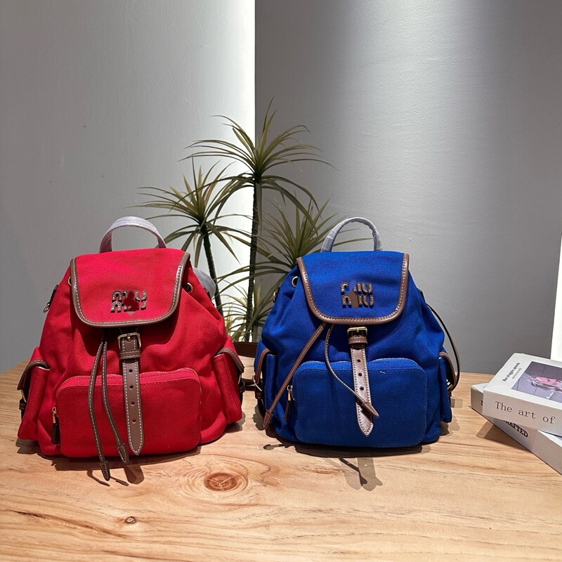 Miu Miu2026 Canvas Backpack, College Style, Large Capacity, High-End, Versatile, Fashionable, Portable, Single-Shoulder, Commuter Backpack Miu Miu2026 Canvas Backpack, College Style, Large Capacity, High-End, Versatile, Fashionable, Portable, Single-Shoulder, Commuter Backpack