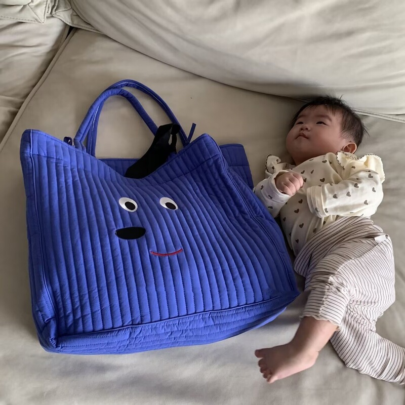 It's Peeking at You! Korean Ins Large-Capacity Cartoon Luggage Packing Bag, Quilted Quilt Bag, Moving Storage Bag It's Peeking at You! Korean Ins Large-Capacity Cartoon Luggage Packing Bag, Quilted Quilt Bag, Moving Storage Bag