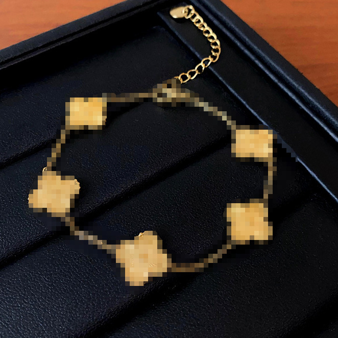 Pulsera de cuatro hojas de acero de titanio galvanizado de oro real de 18k