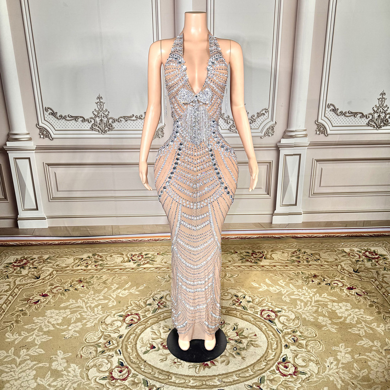 Stunning elegant socialite dress with deep V-neck, halter strap, tassels, and sparkling rhinestones, slimming long gown for banquets, pageants, runway shows, and cocktail parties Stunning elegant socialite dress with deep V-neck, halter strap, tassels, and sparkling rhinestones, slimming long gown for banquets, pageants, runway shows, and cocktail parties