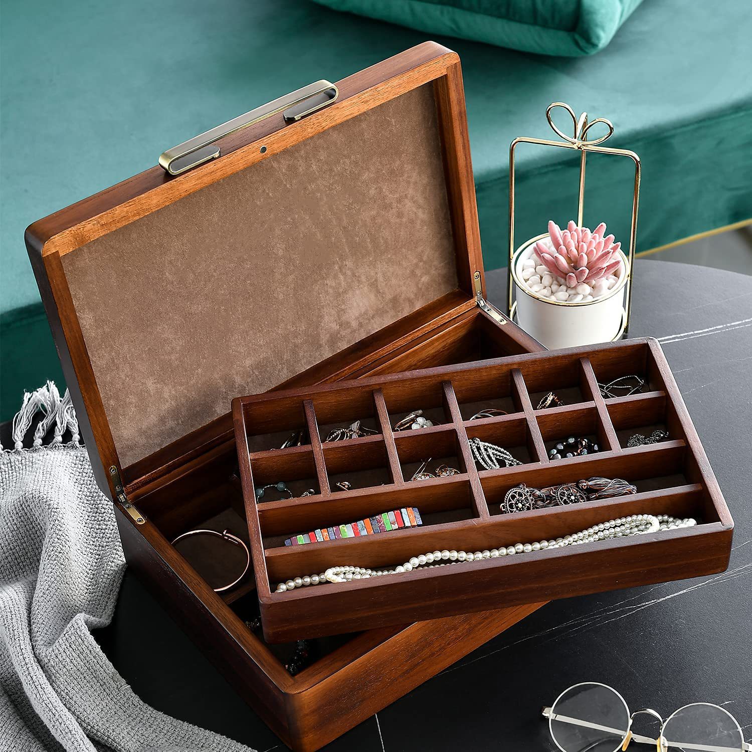 Double-layer storage system from natural wood