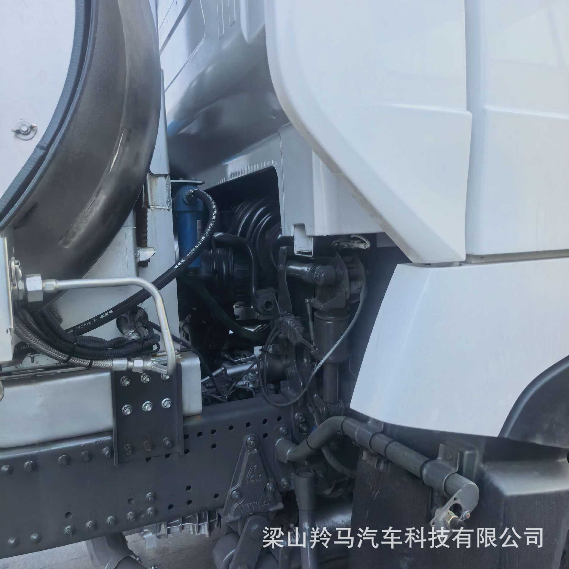 Supply of Sinotruk heavy-duty truck HOWO tractor head, semi-trailer heavy-duty trailer HOWOT7H, dual-drive tractor head