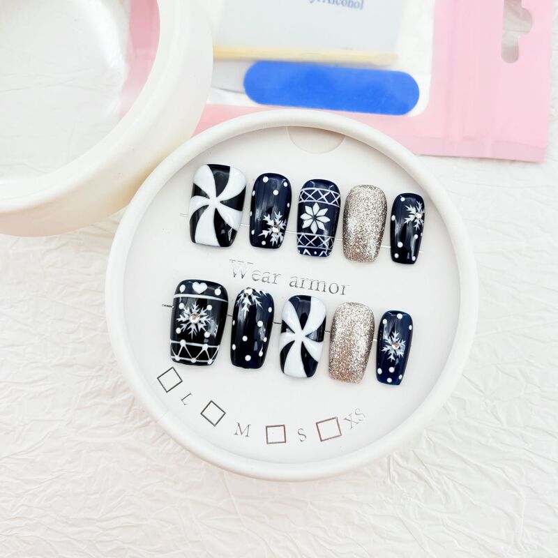6689【Mei Yi Yi】Black and White Star Pattern Snowflake Element Wearable Nails, Niche Artistic Style, High-End Feel, Brightening Nail Art