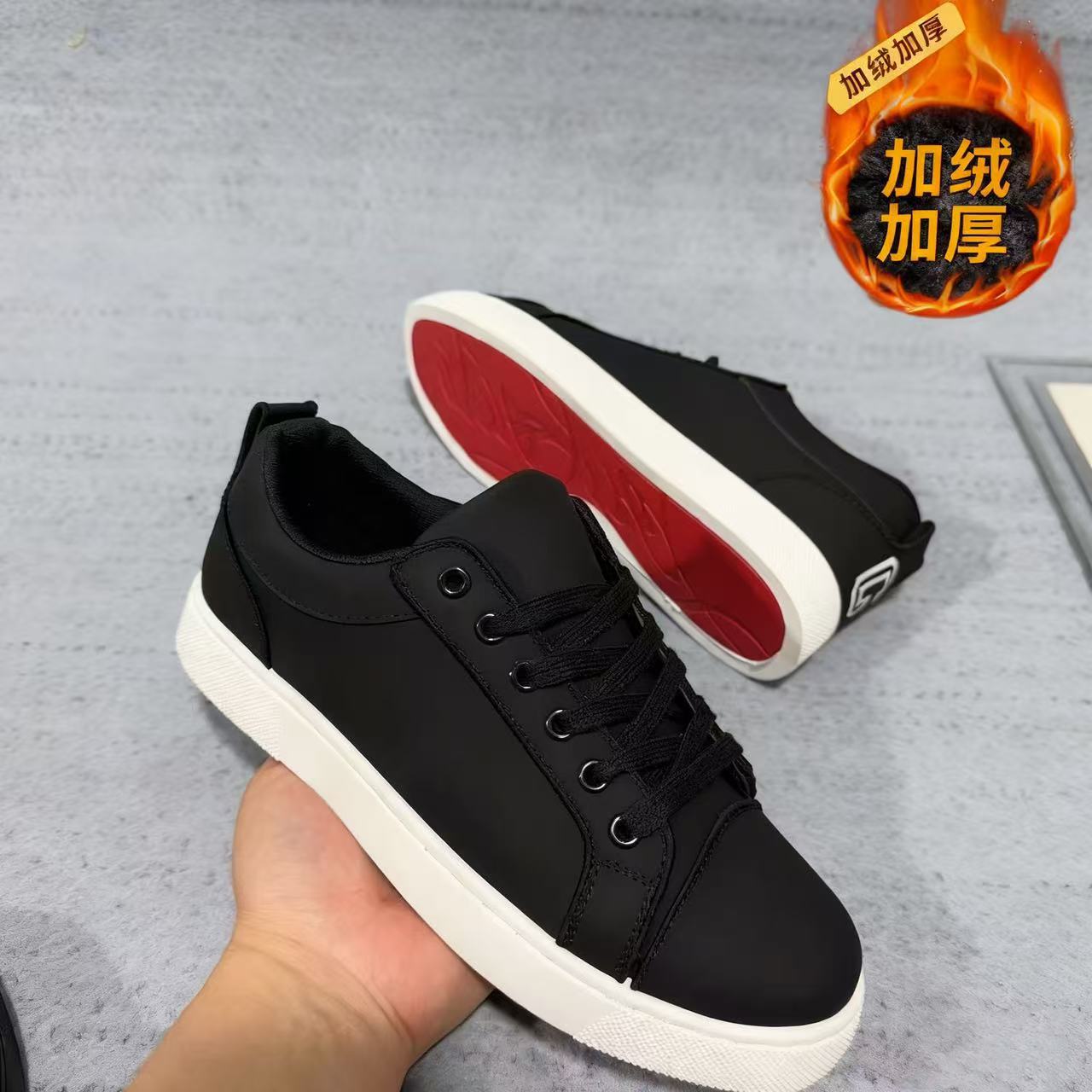 Estación europea cuero letra CL suela roja zapatos negros primavera y otoño nuevos zapatos de moda zapatos casuales zapatos de hombre personalizados