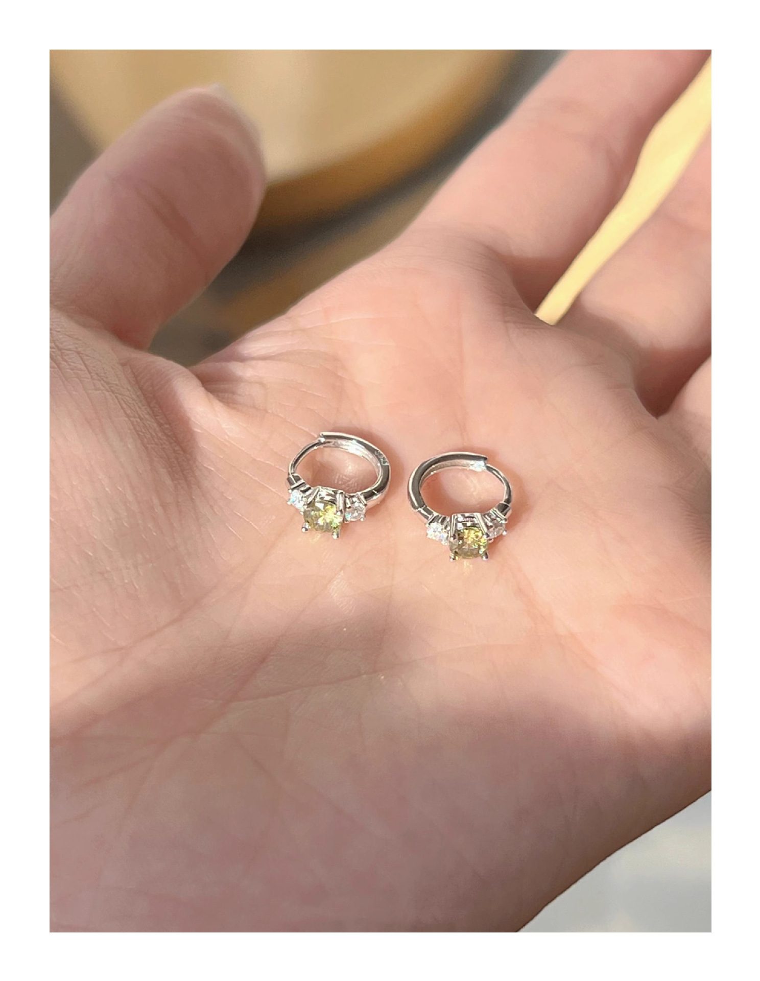 Boucles d'oreilles puce en zircon vert olive style chinois chic_voghion.com