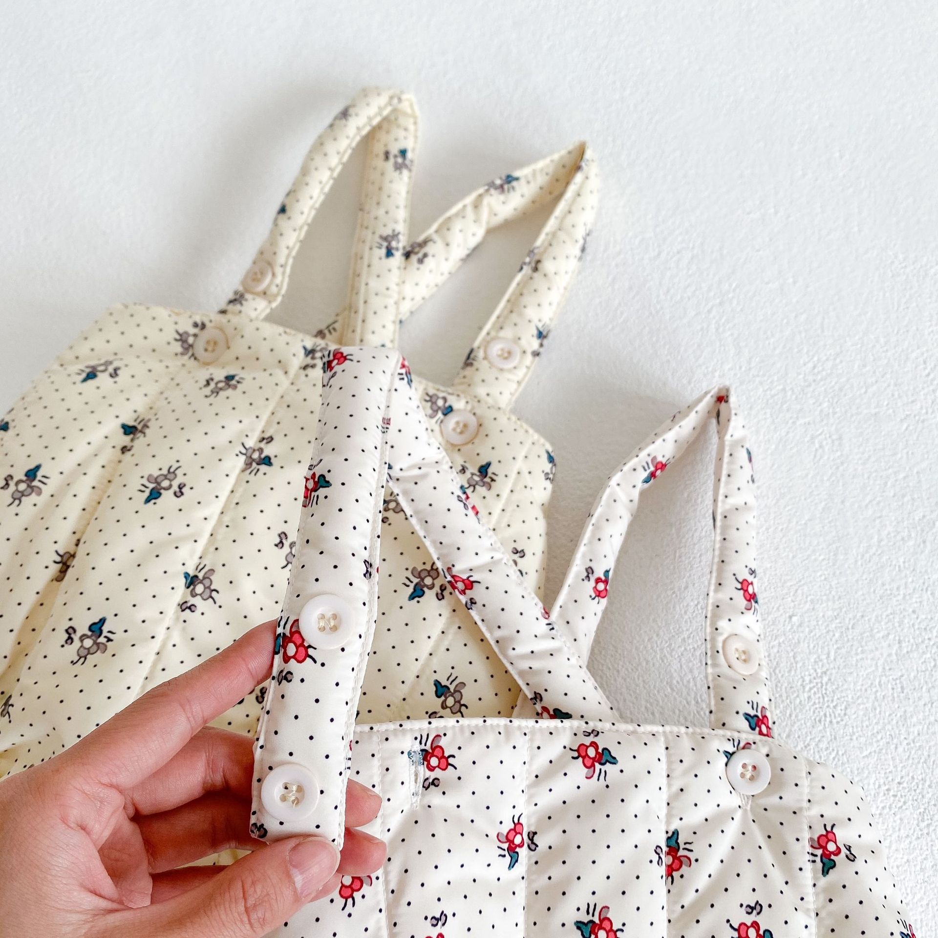 2024 Roupas para meninas Flor e veludo Casaco grosso + Alça Chapéu de bebê Roupas Crawler Conjunto de duas peças_voghion.com