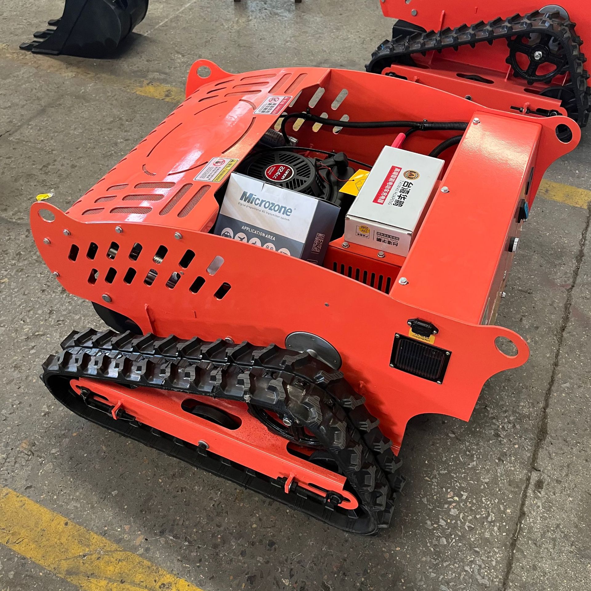 遥控履带电动割草机过园林除草机械条形刀耐磨耐用生产厂家