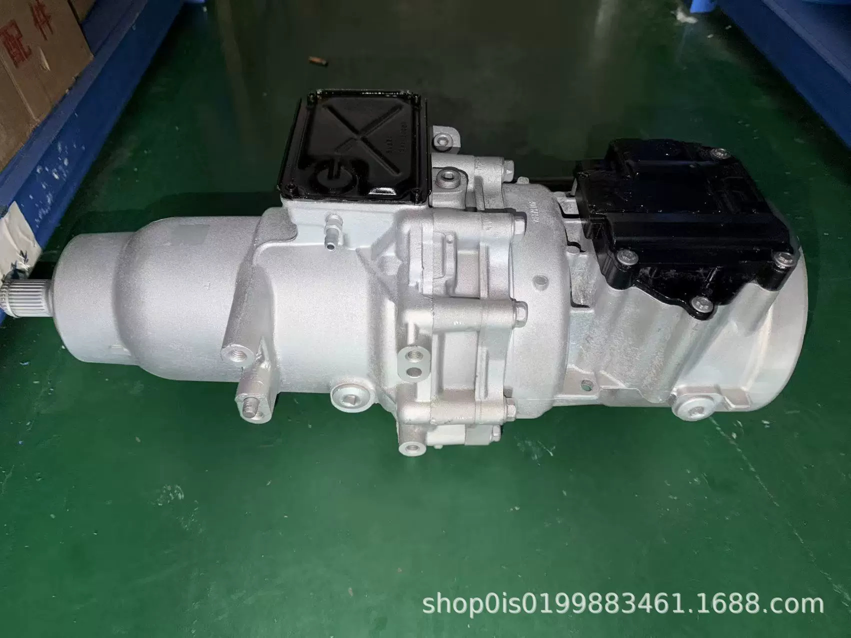 Jeep Cherokee rear differential assembly 68545101AC, for 2.4L and 3.2L models, four-wheel drive