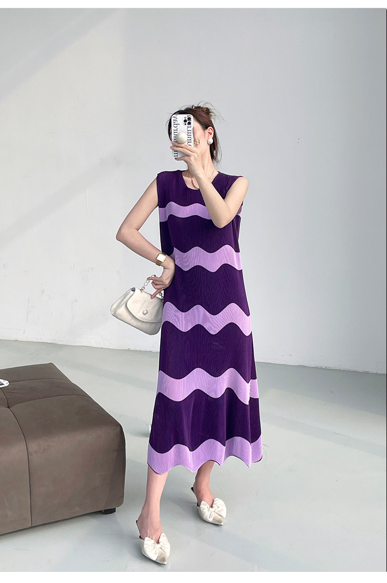 Đầm maxi nữ xếp ly dáng ôm, không tay, họa tiết sọc — Màu đen chi tiết 14