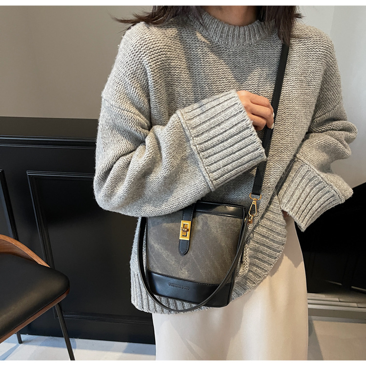 2024 New Korean-style trendy single-shoulder bag, niche design, underarm bag, fashionable and casual bucket bag, crossbody women's bag undefined