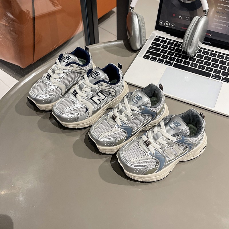 Children's demi-season sneakers