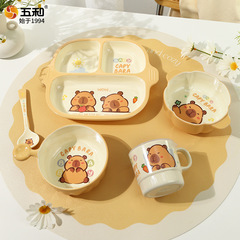 Wuhe 食品グレードのメラミン Kapibara 子供用食器かわいい形状の子供用ボウルウォーターカップサービングプレートスプーンバッチ