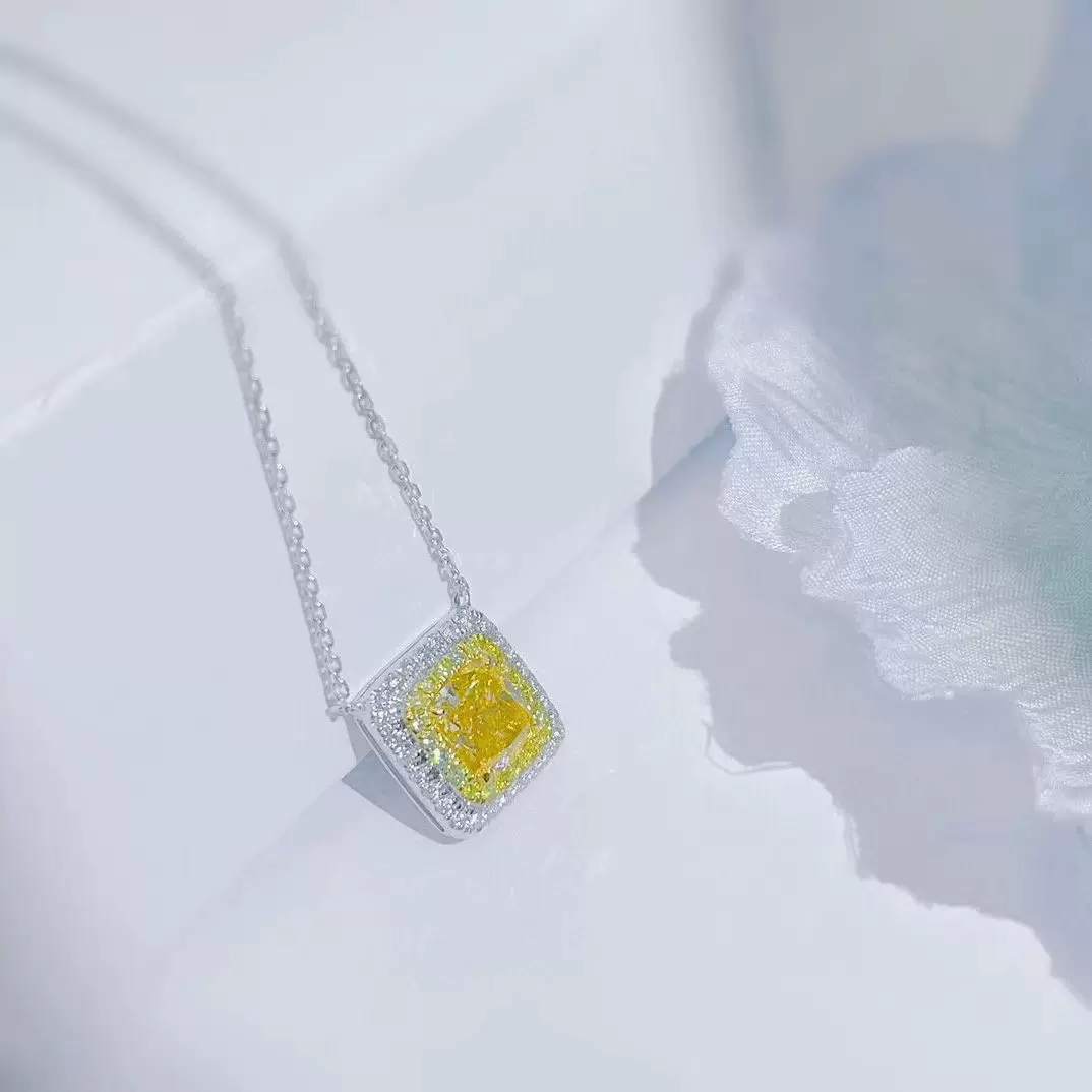 1.050ct18K金经典款垫形黄钻项链附国际证书简约方形钻石项链首饰