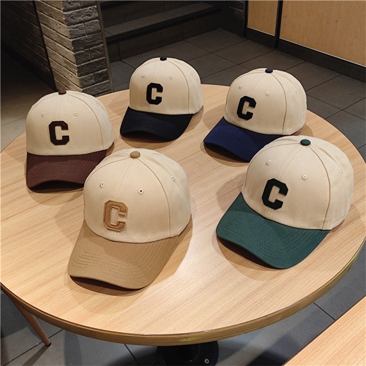 Gorra de béisbol estilo coreano con letras en patchwork para mujer, que estiliza el rostro, gorra de pico de pato con visera rígida para hombre.