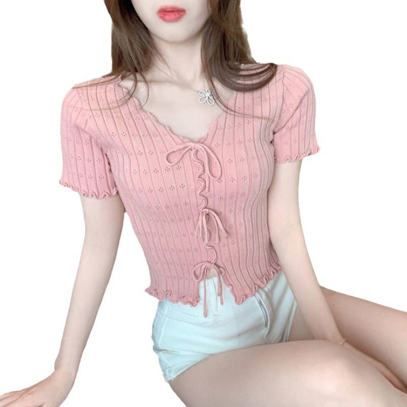 Knitted short sweater with bow