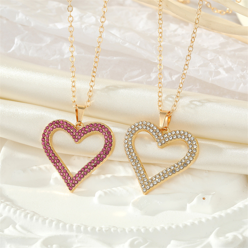 Retro Full Rhinestone Hollow Heart Geometric Heart Necklace Wholesale display picture 1