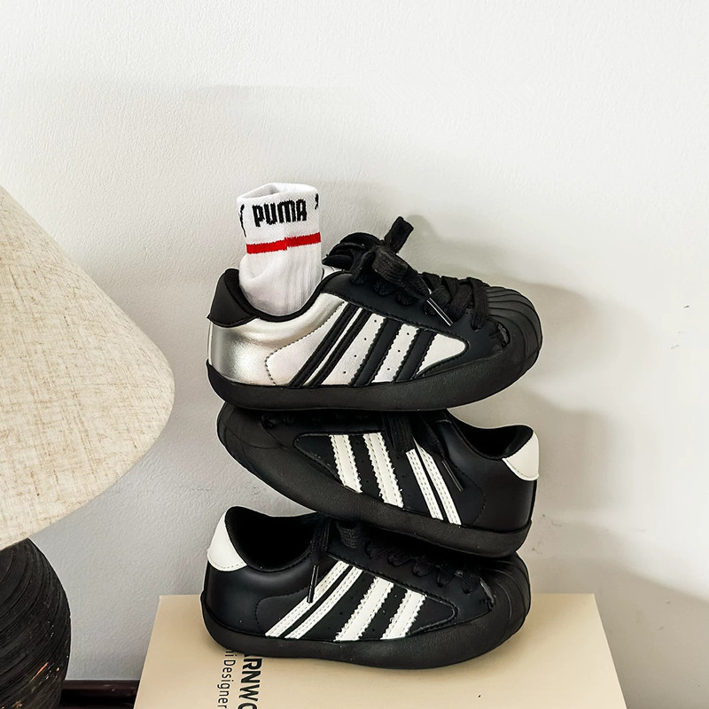 Korean-style children's shell-toe sneakers, boys' racing shoes, spring and autumn girls' Velcro casual sports shoes, trendy baby shoes Korean-style children's shell-toe sneakers, boys' racing shoes, spring and autumn girls' Velcro casual sports shoes, trendy baby shoes