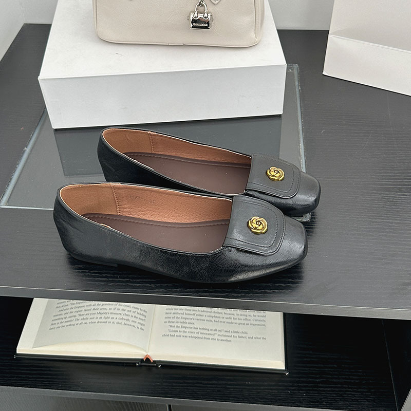 Black elegant ballet shoes flat