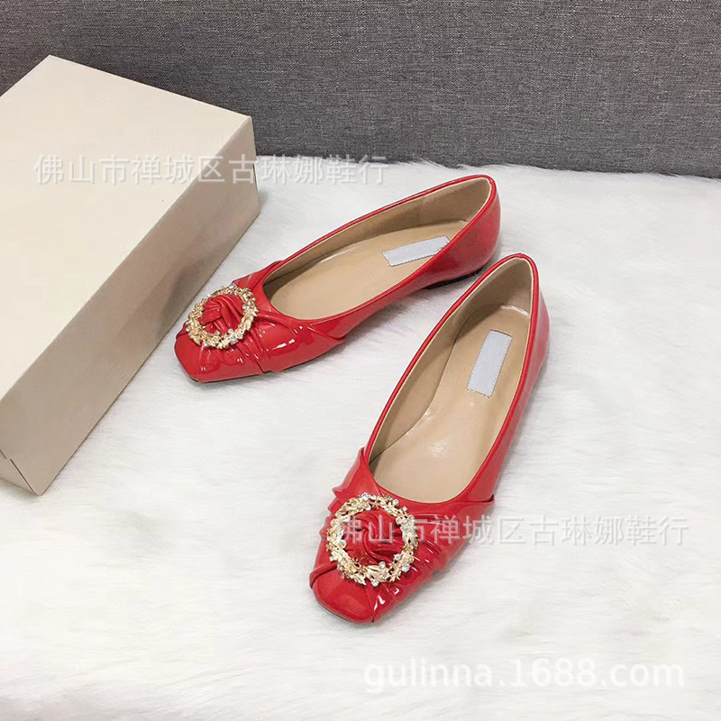 레드 페이턴트 가죽