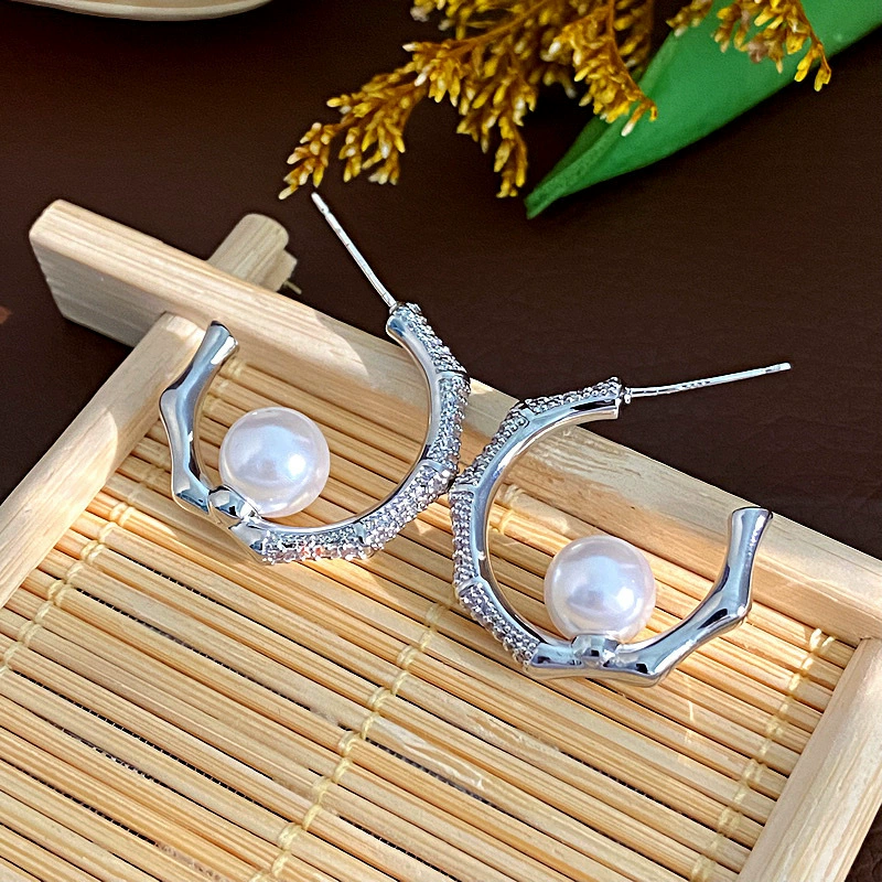Серебряная игла, модные универсальные серьги с жемчугом, тренд сезона, высококачественный стиль