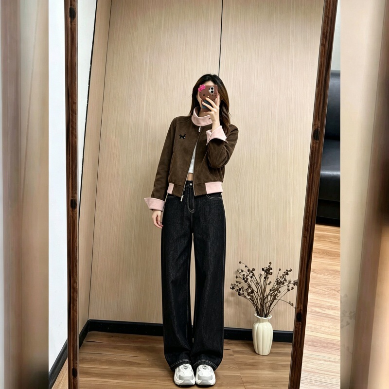 2026 new autumn collection: color-blocked collar leather jacket, featuring a trendy Chinese-style patchwork design, short length, and zipper closure, perfect for women