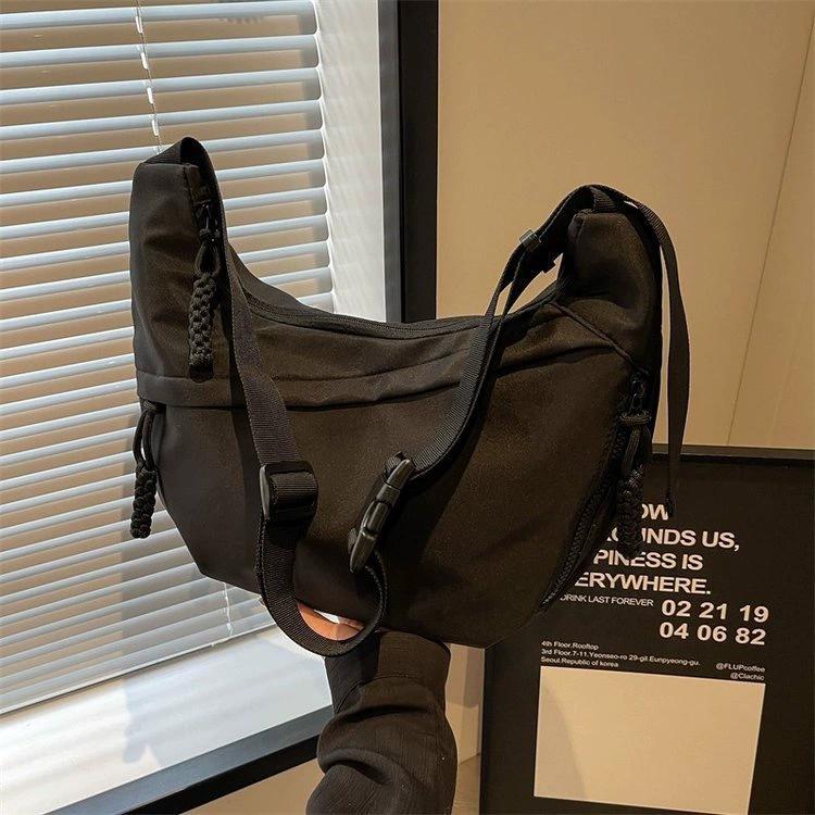 Capacious shoulder bag for leisure, trend one-shoulder bag