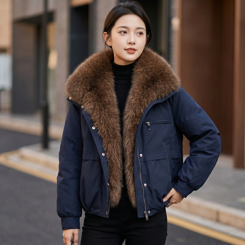 New foreign trade style women's short parka with large fur collar, extra thick and warm, loose-fitting cotton coat, stylish and trendy New foreign trade style women's short parka with large fur collar, extra thick and warm, loose-fitting cotton coat, stylish and trendy