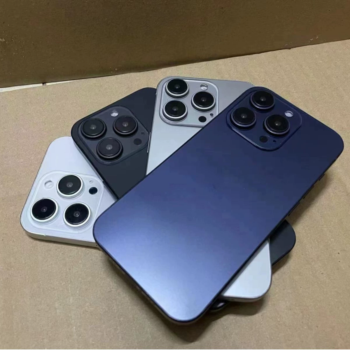 Защитный чехол (Apple iPhone 15 серия) с магнитной подставкой, совместим с 15/15 Plus/15 Pro/15 Pro Max, 2023