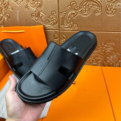 ヨーロッパ駅の高級ぜいたく品真皮スリッパ男は糞感を踏んで夏にはH一字スリッパを履いて滑り止めをしている