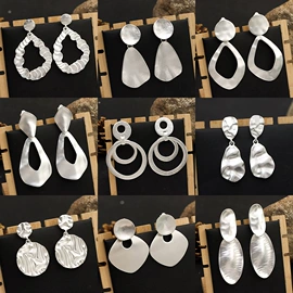 项链;毛衣链;耳坠