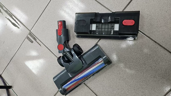 Ground brush+water tank