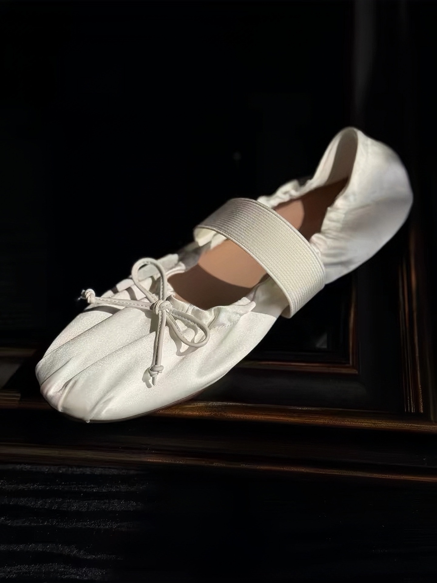Yumshoq qo'y terilar satini ballet ayakkabi ayol frantsuz retro haqiqiy charm