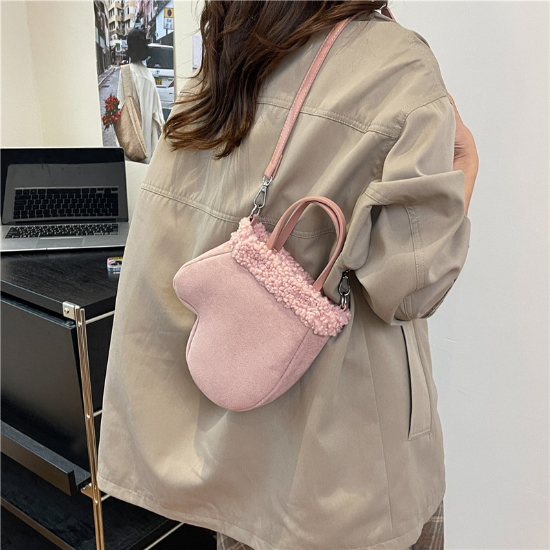 Guantes personales, bolsas de cubo de mano, mujeres, otoño y invierno 2025, nuevo esmaltado, bolsas de hombro retro, bolsas de moda de peluche, mochilas