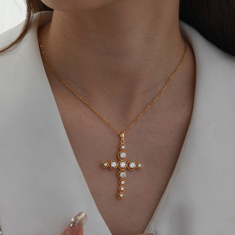 Xuping bronce dorado collar colgante de piedra cruzada nicho europeo y americano hip-hop personalidad para hombres y mujeres joyas colgante