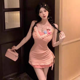 立体花朵蕾丝v领挂脖吊带连衣裙女夏季纯欲少女显瘦短裙子两件套