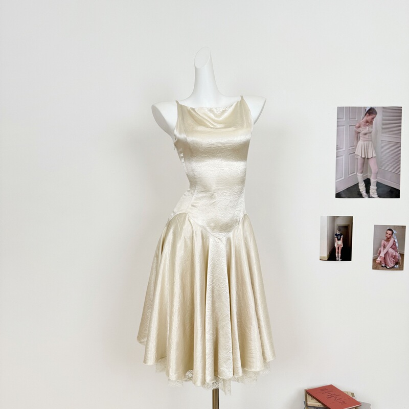 Acetic Acid Lace Dress with Straps, Designed for Spring and Summer, Elegant Mid-Length Dress with a High-End and Flowing Look