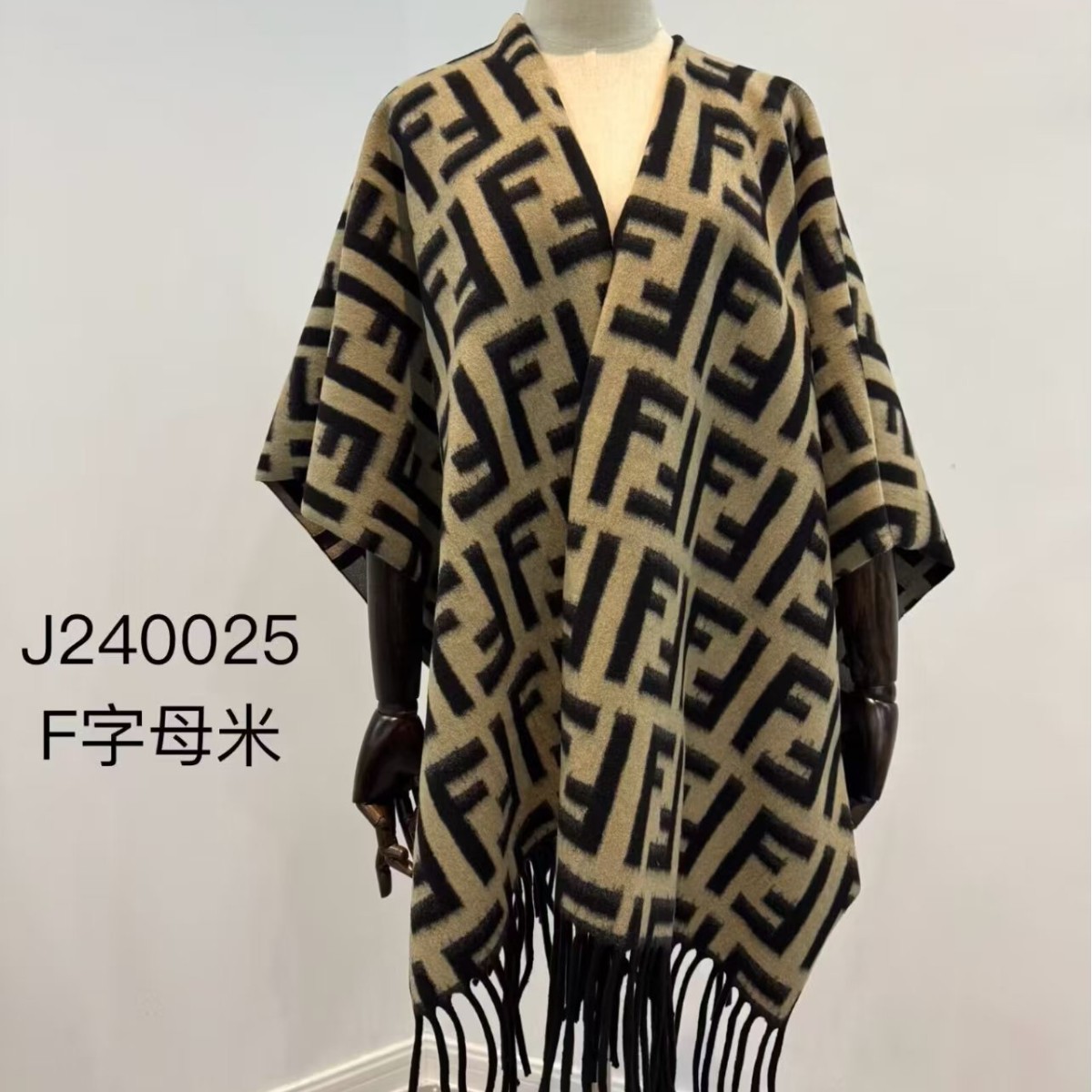 Travel and Outdoor Warm Fur Tassel Slit Shawl Cape Autumn and Winter Thickened Women's Coat for Travel and Photography