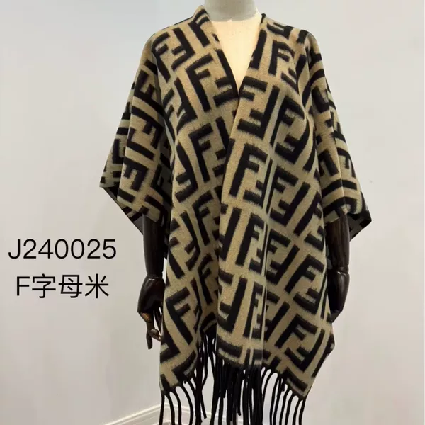 Travel and Outdoor Warm Fur Tassel Slit Shawl Cape Autumn and Winter Thickened Women's Coat for Travel and Photography