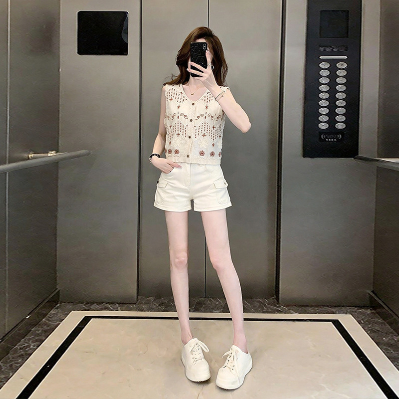 Crochet Vest Knitwear Jeans Fashion Set for Women 2026 New Style Petite Trendy Age-Reducing Full Set Trendy Outfit